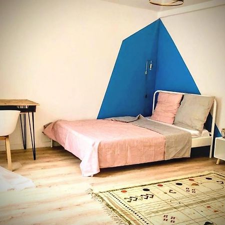 Une Maison Design Dans Le Centre Ville فوا المظهر الخارجي الصورة