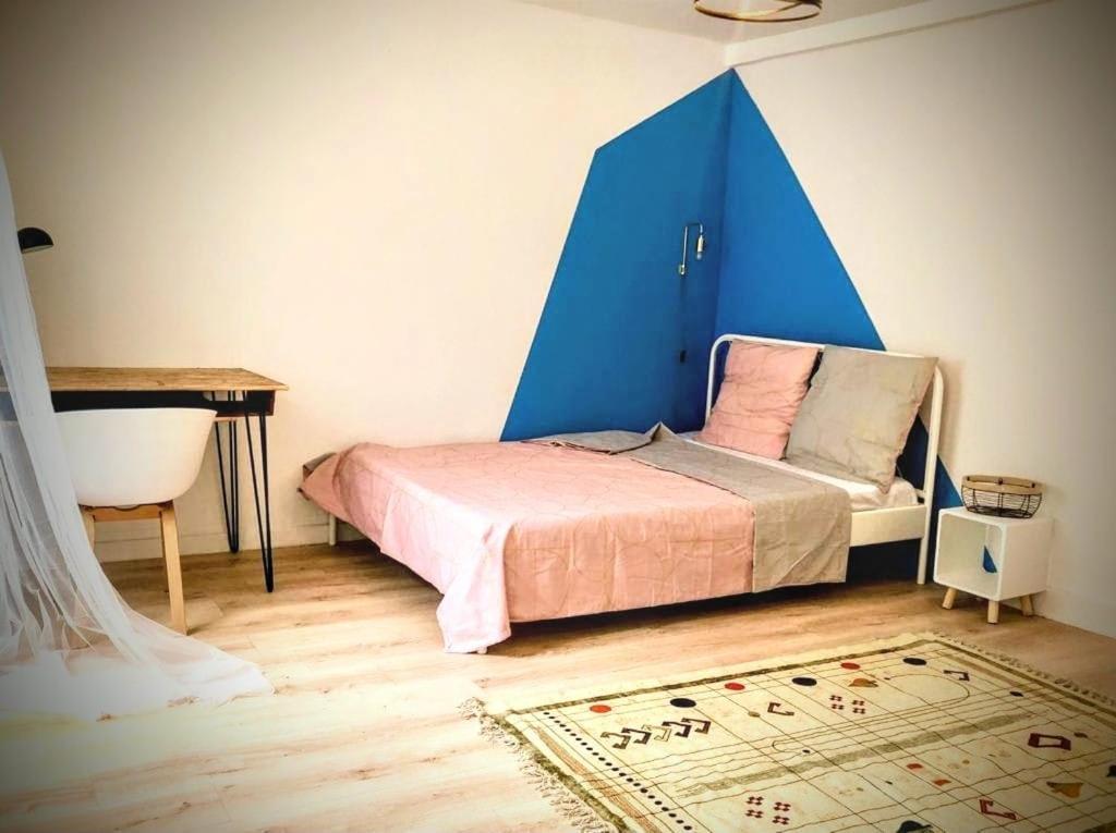 Une Maison Design Dans Le Centre Ville فوا المظهر الخارجي الصورة
