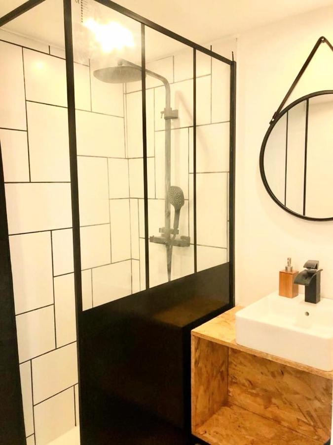 Une Maison Design Dans Le Centre Ville فوا المظهر الخارجي الصورة