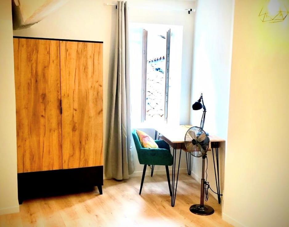 Une Maison Design Dans Le Centre Ville فوا المظهر الخارجي الصورة